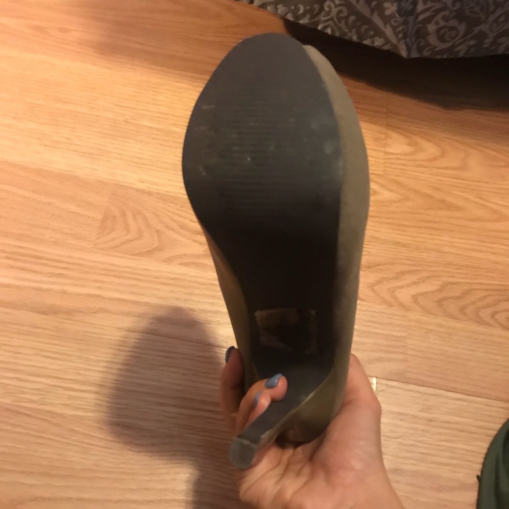High heels - Picture 4 of 4
